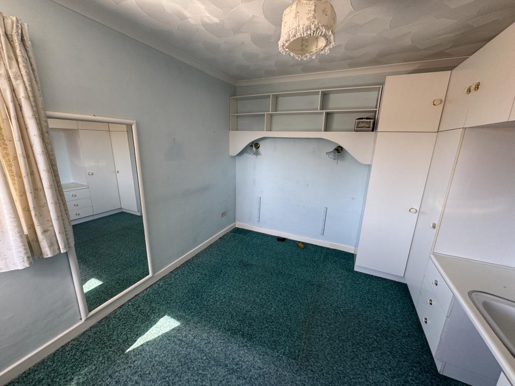 Lot: 118 - DETACHED BUNGALOW FOR IMPROVEMENT - Bedroom two